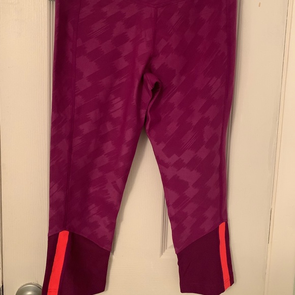 Nike dri-fit workout capris - Picture 2 of 3